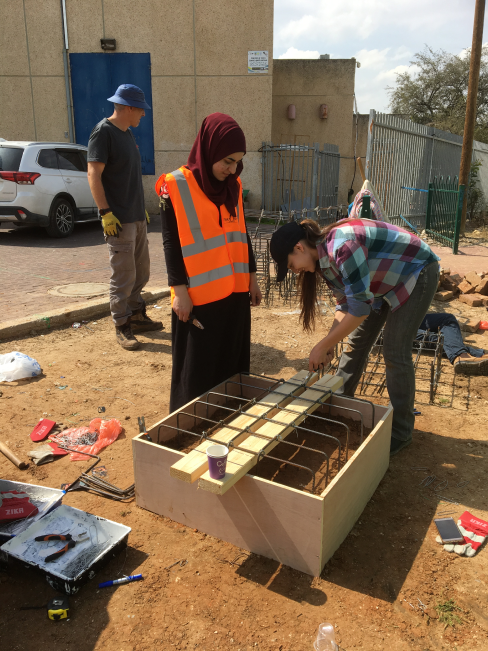 Lod - Marriam and Paula preparing the steel foundations