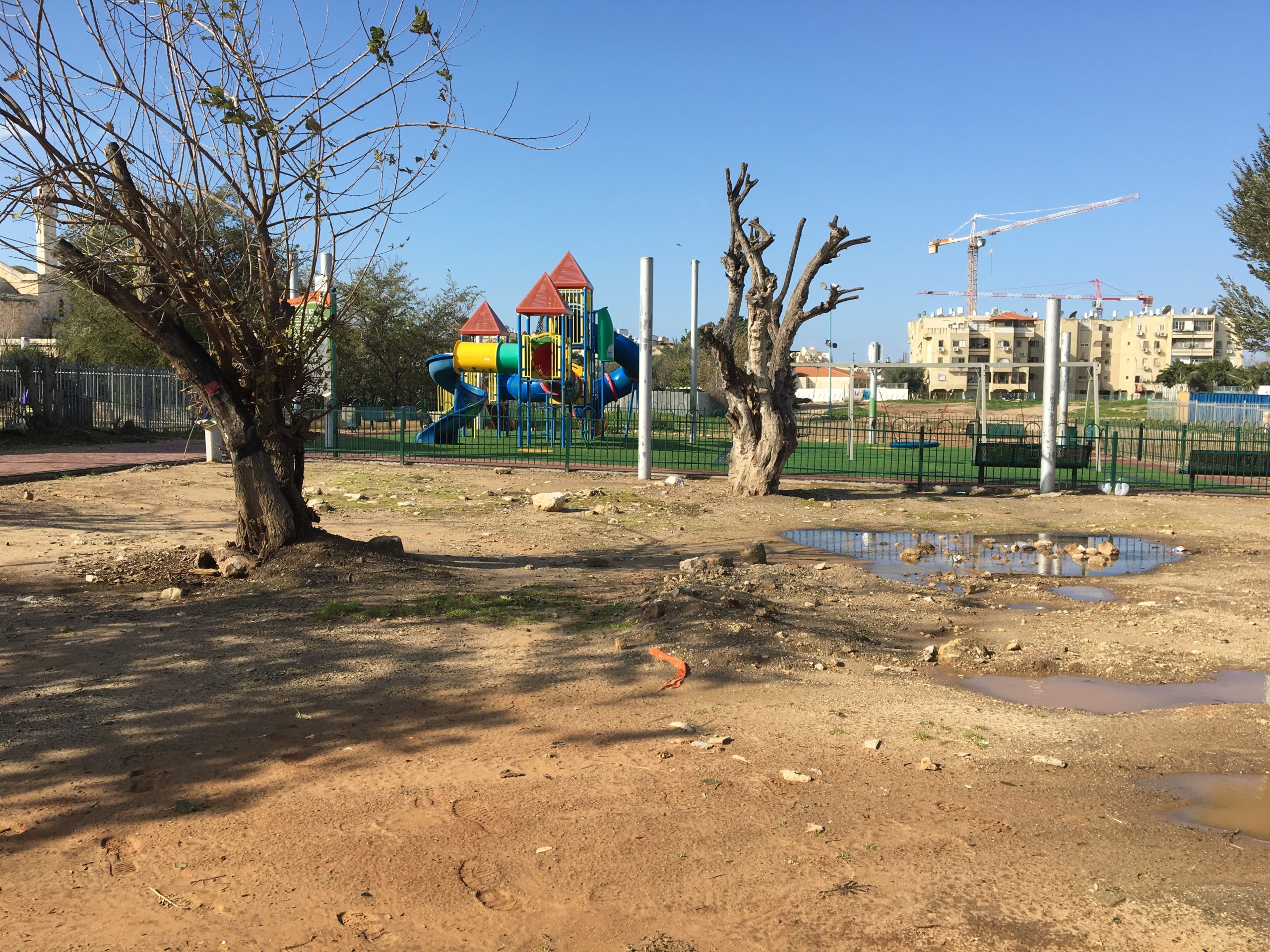 3 - מגרש רק